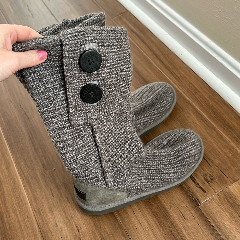 Ugg Knit Gray Boots (never worn) kids 4, women’s 6
